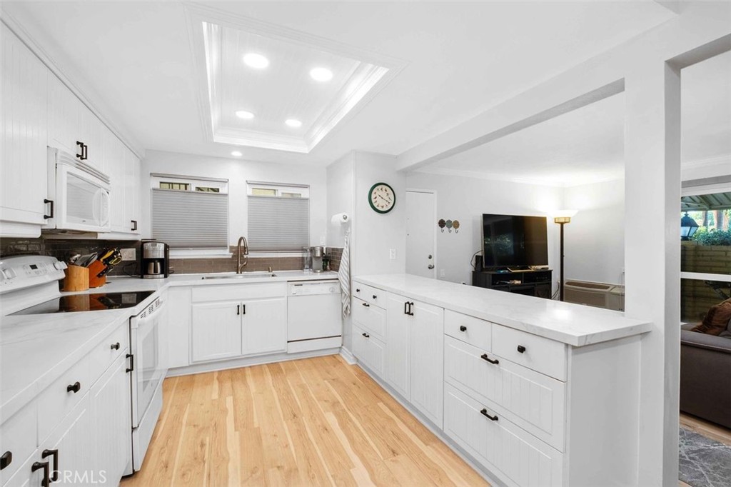 MLS #OC25240397 image #16