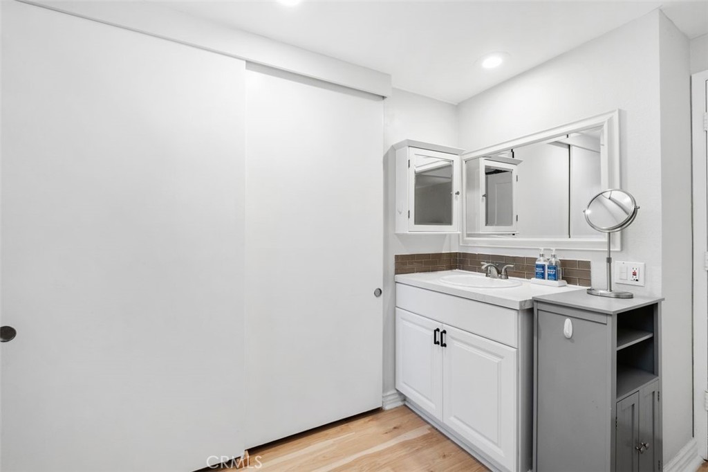 MLS #OC25240397 image #24