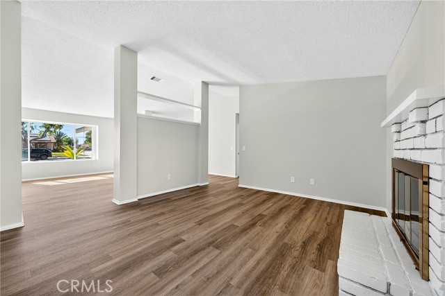 MLS #OC25240418 image #15