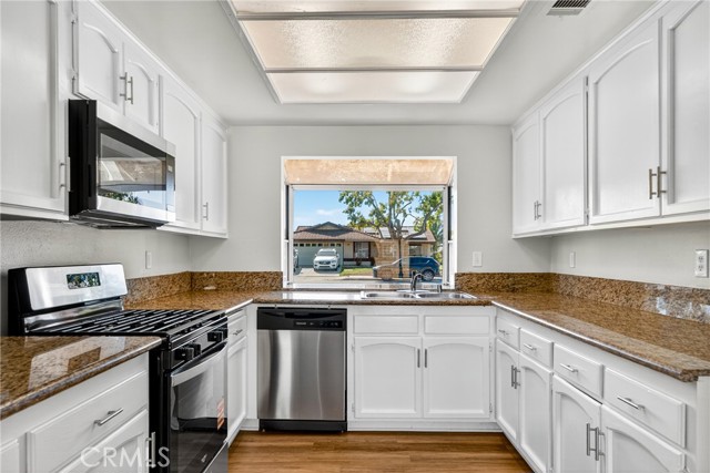 MLS #OC25240418 image #20