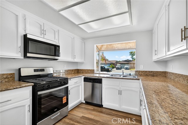 MLS #OC25240418 image #21