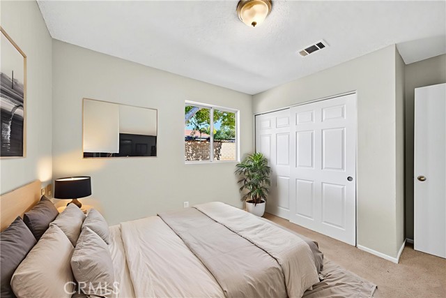 MLS #OC25240418 image #29