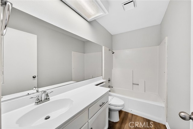 MLS #OC25240418 image #32