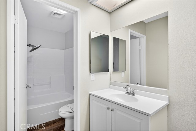 MLS #OC25240418 image #38