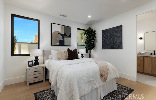 MLS #OC25240428 image #33