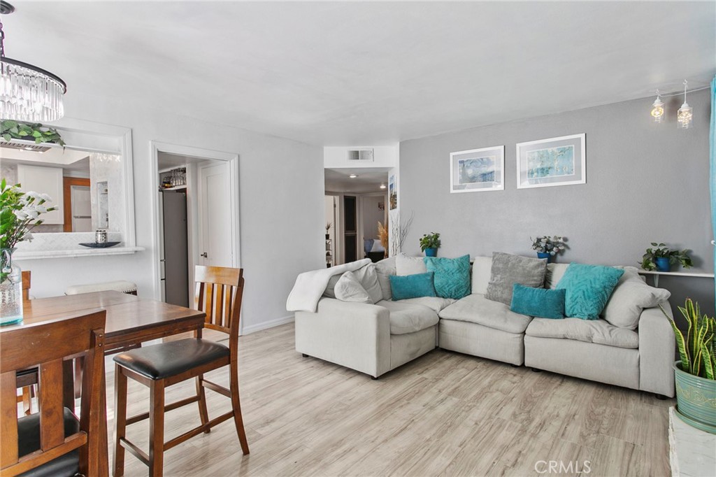 MLS #OC25240483 image #5