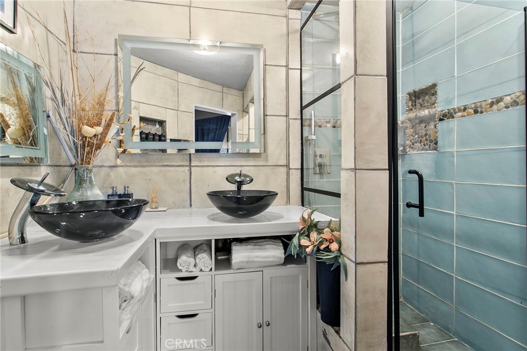 MLS #OC25240483 image #8