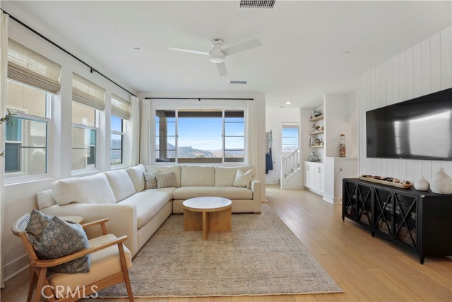 MLS #OC25240501 image #0