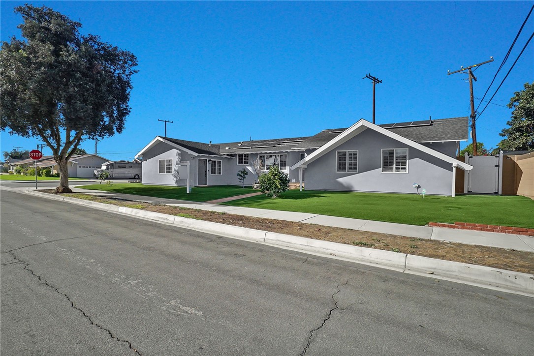 MLS #OC25240542 image #1