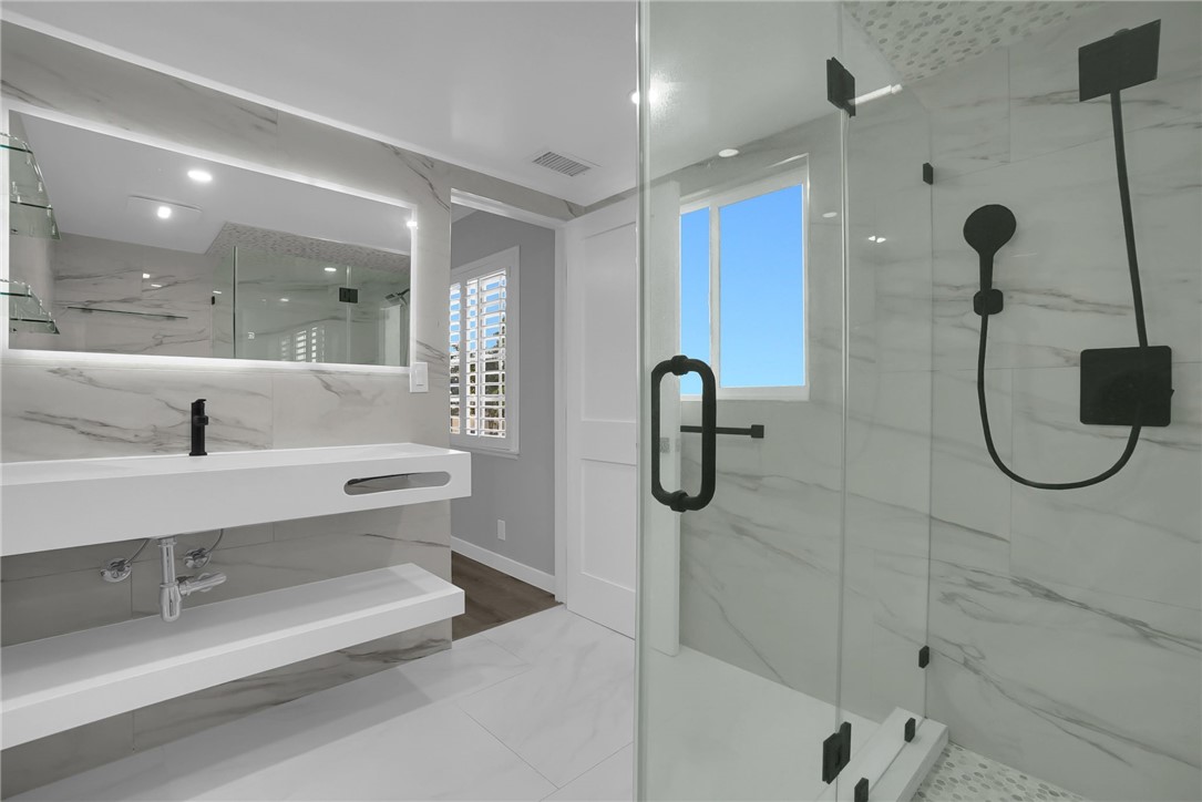 MLS #OC25240542 image #15