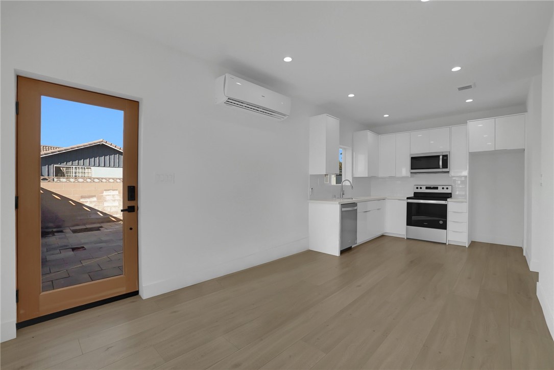 MLS #OC25240542 image #28