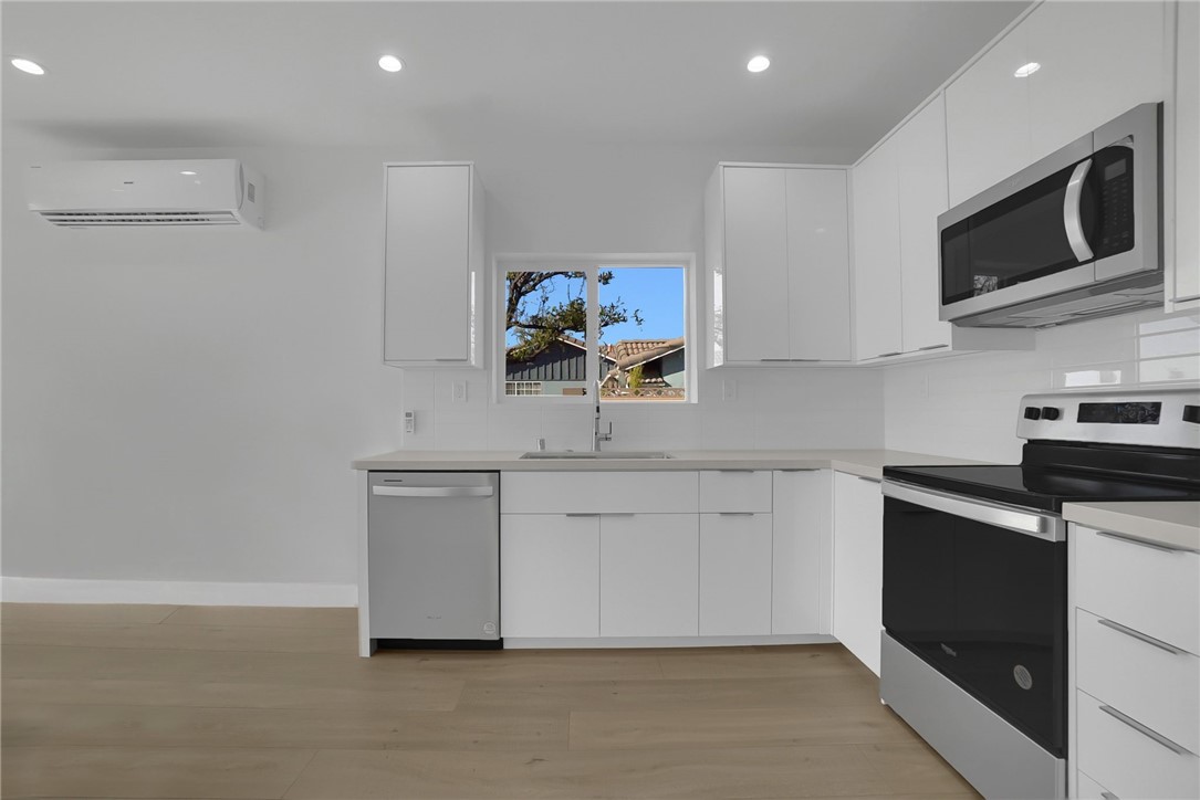 MLS #OC25240542 image #30