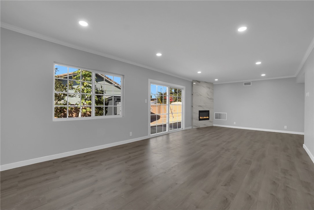 MLS #OC25240542 image #8