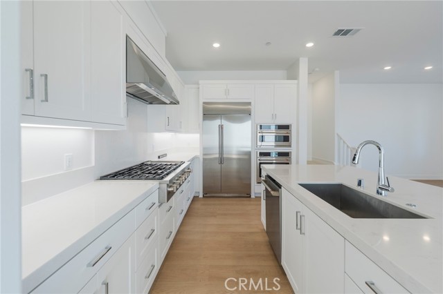 MLS #OC25240552 image #10