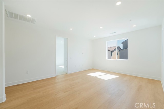 MLS #OC25240552 image #26