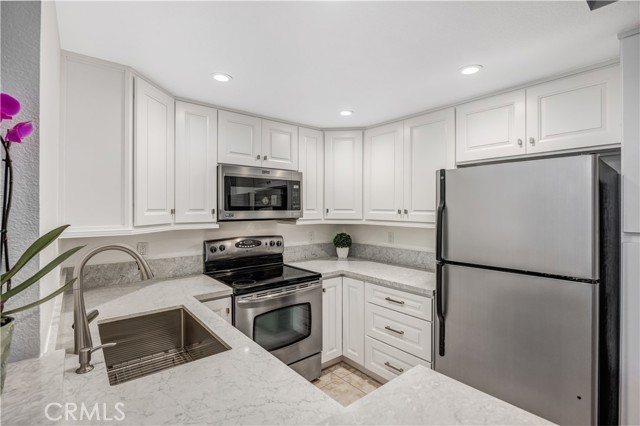 MLS #OC25240569 image #9