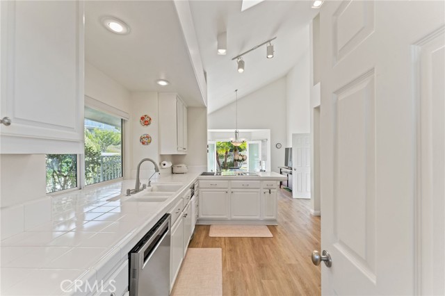 MLS #OC25240631 image #16
