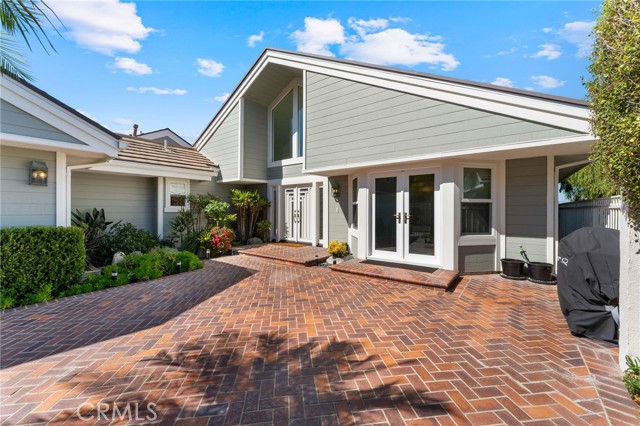 MLS #OC25240631 image #2