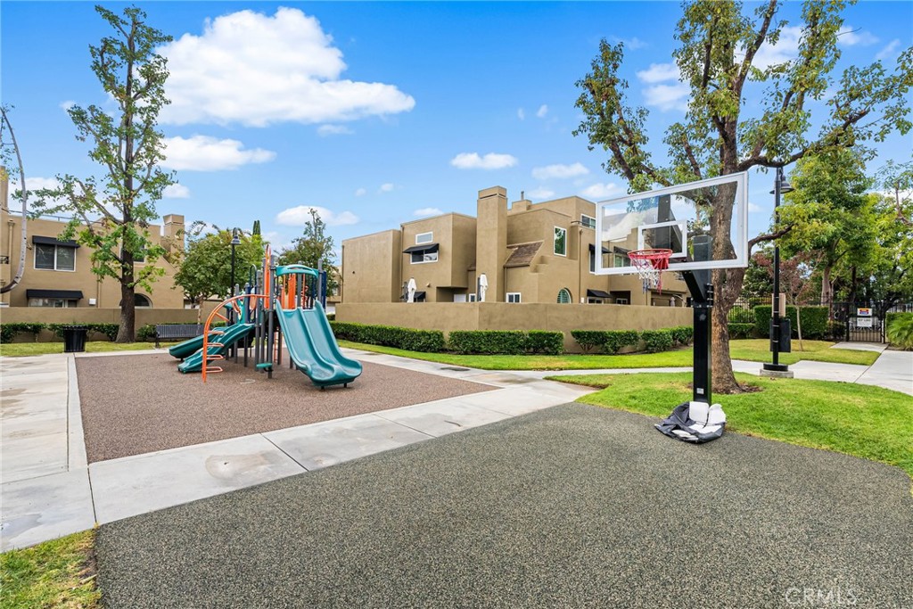 MLS #OC25240681 image #1