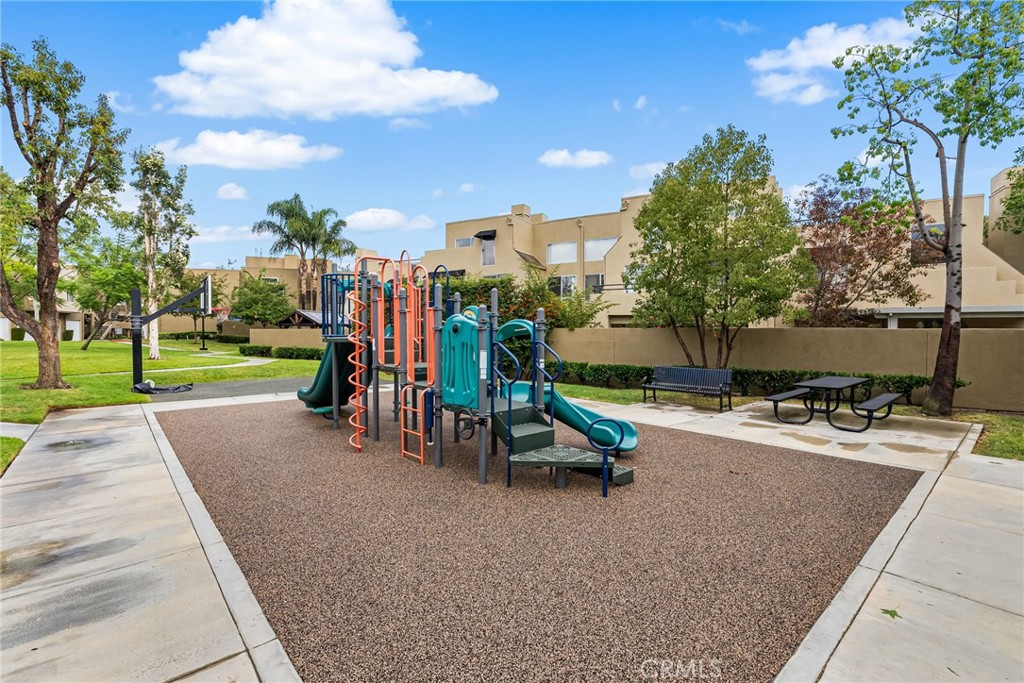 MLS #OC25240681 image #4