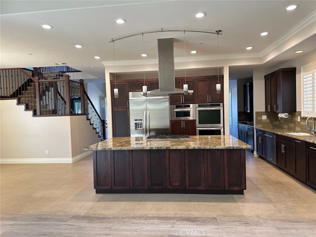 MLS #OC25240685 image #1