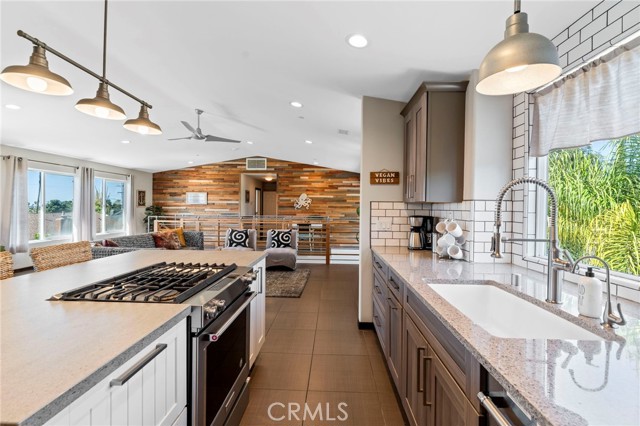 MLS #OC25240717 image #16