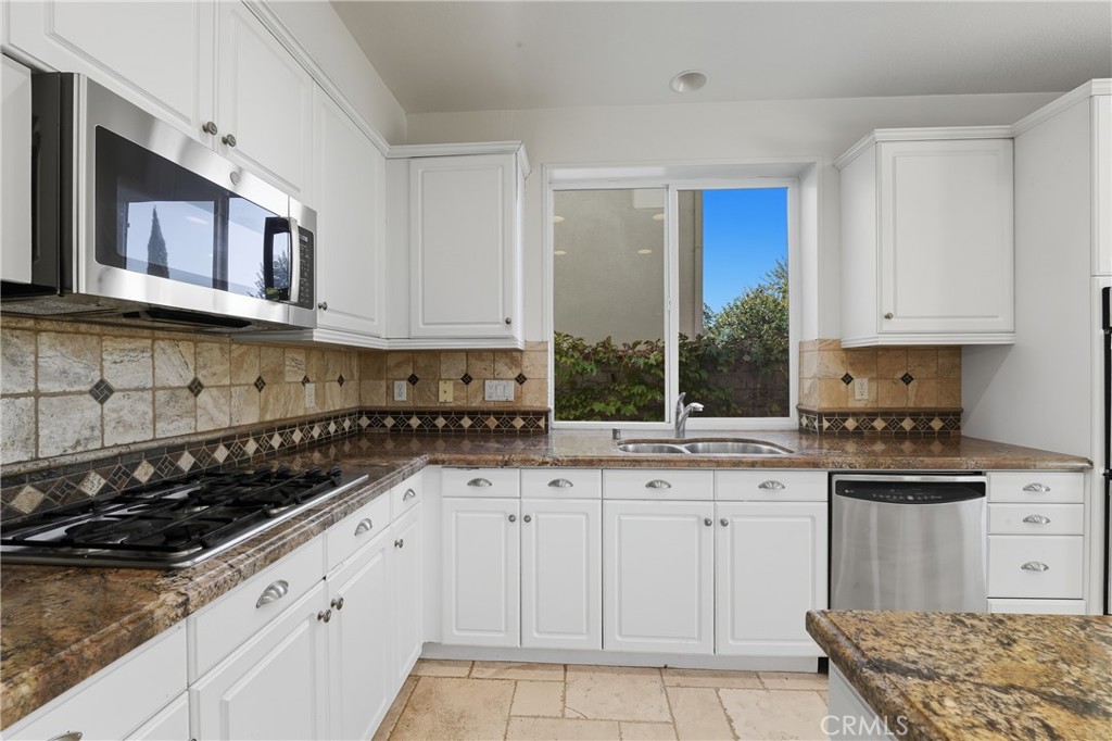 MLS #OC25240736 image #27