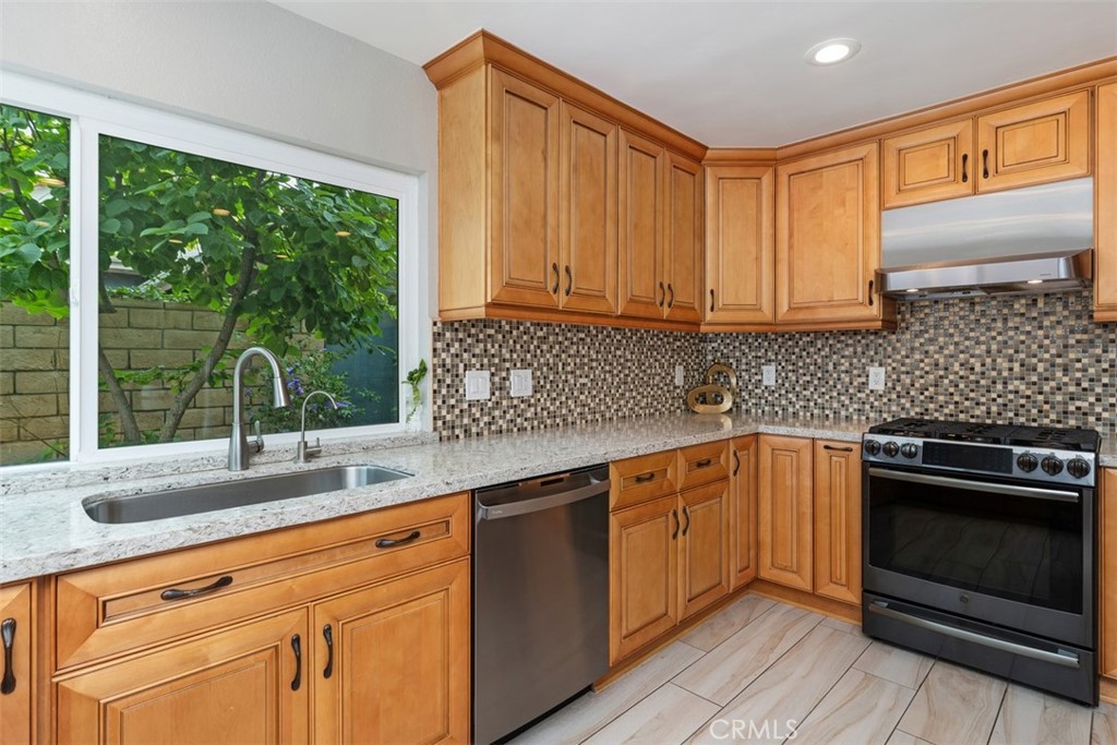 MLS #OC25240799 image #14