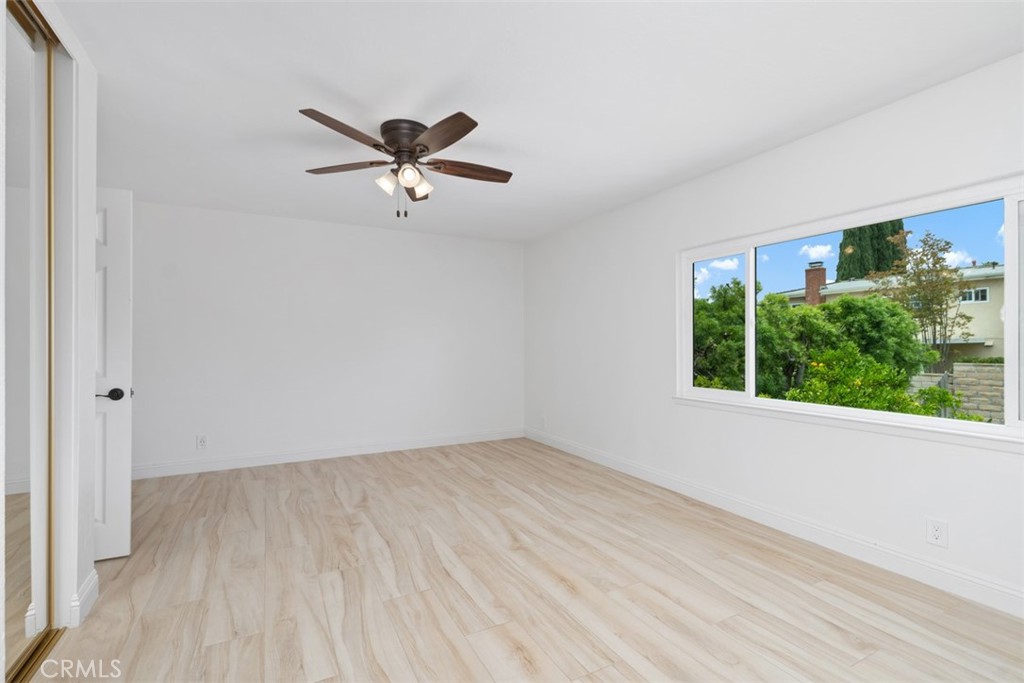 MLS #OC25240799 image #23