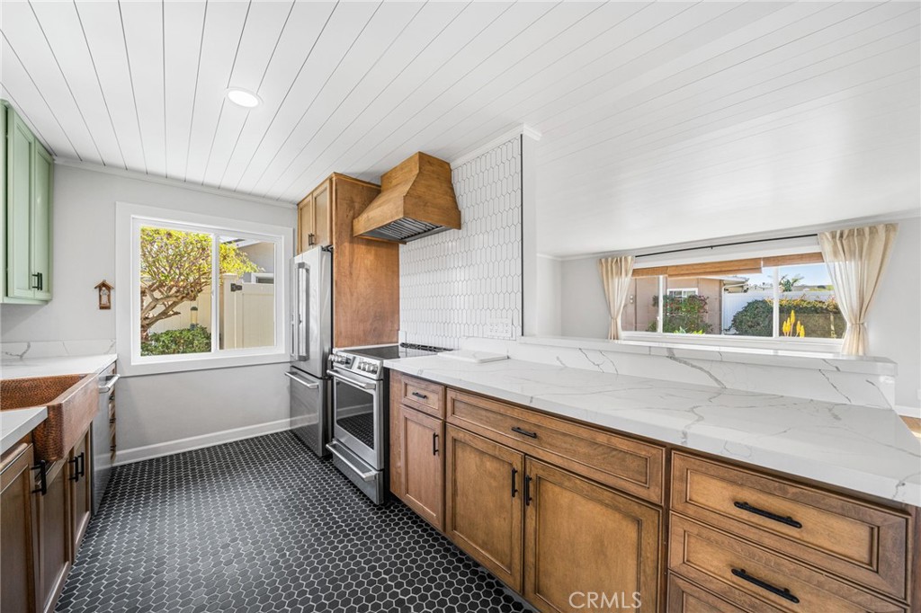 MLS #OC25240852 image #21