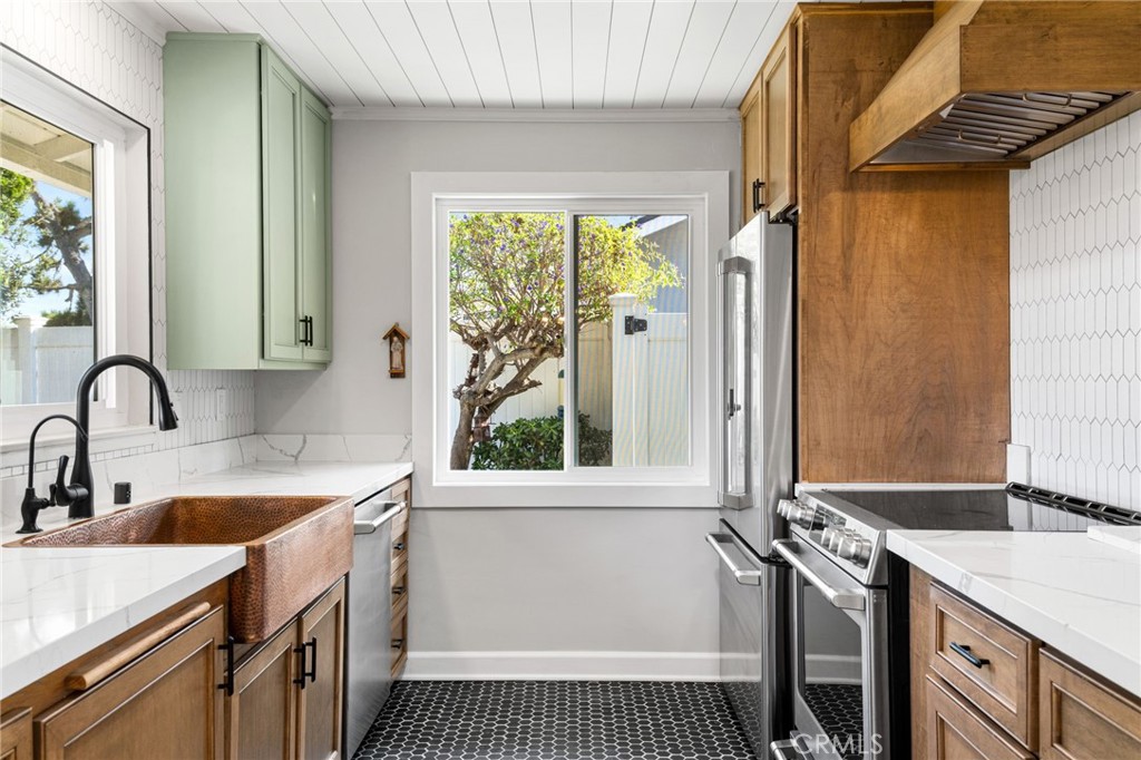 MLS #OC25240852 image #25