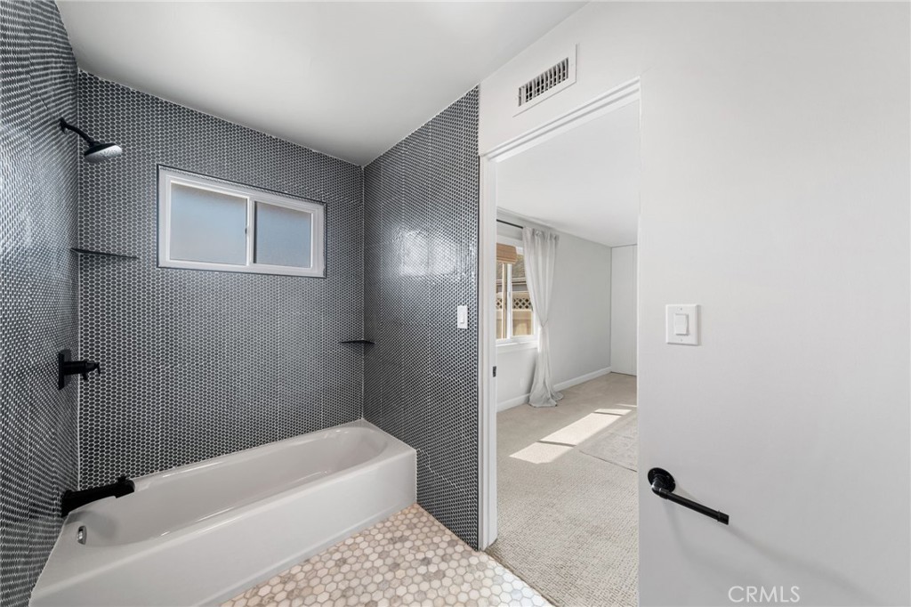 MLS #OC25240852 image #35