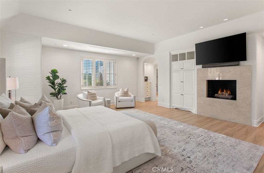 MLS #OC25240853 image #4