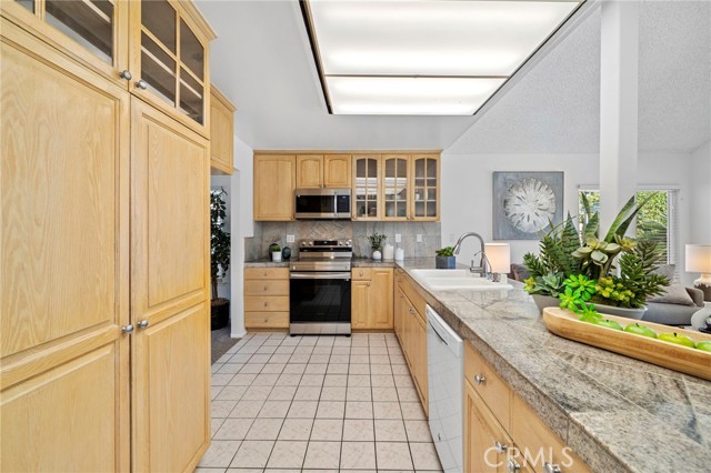 MLS #OC25240887 image #18