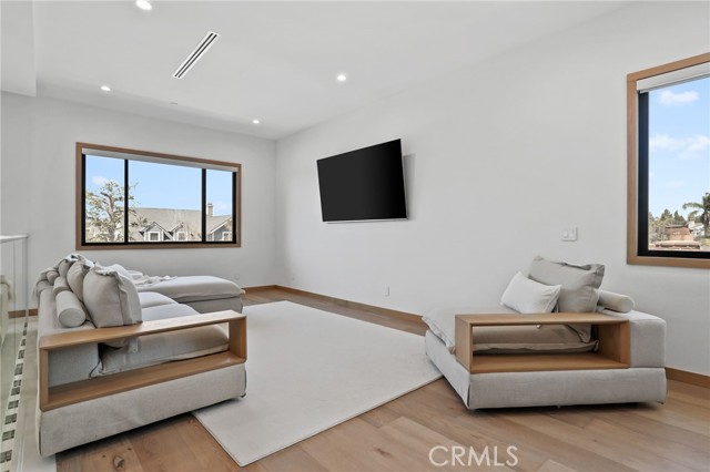 MLS #OC25240929 image #26