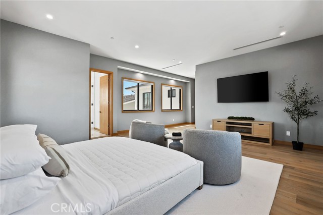 MLS #OC25240929 image #33