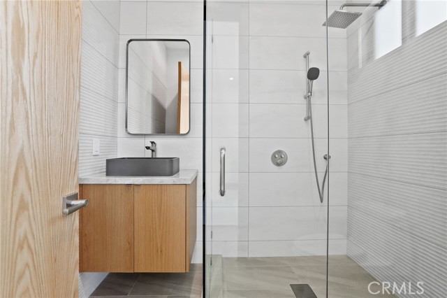 MLS #OC25240929 image #37