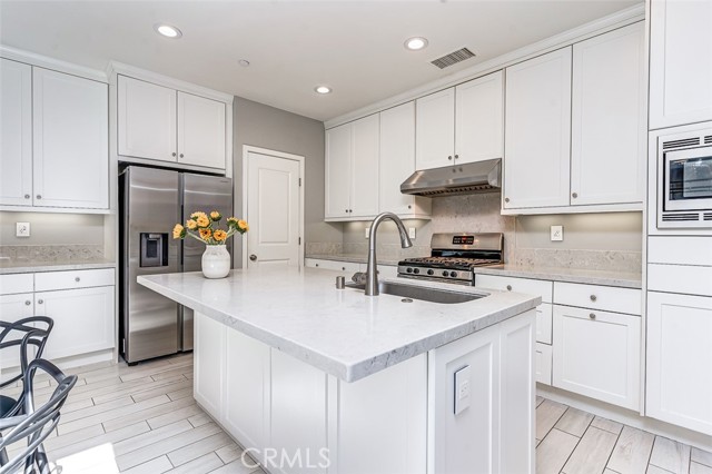 MLS #OC25241056 image #10