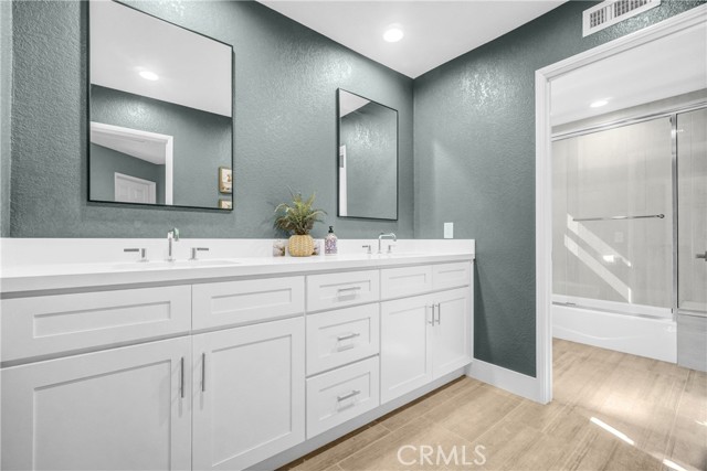 MLS #OC25241187 image #32