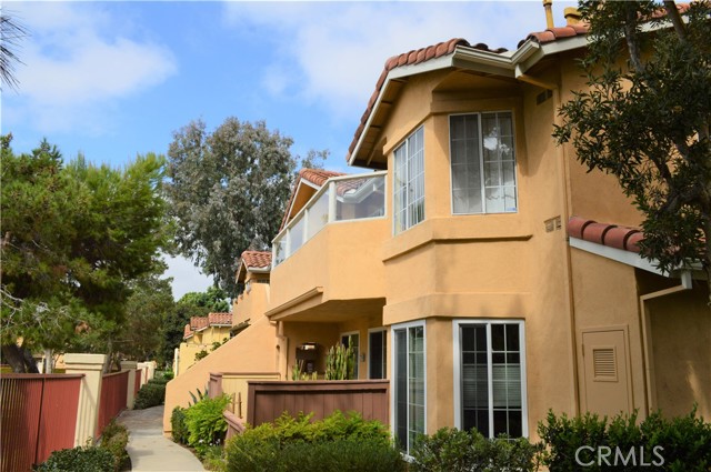 MLS #OC25241238 image #0