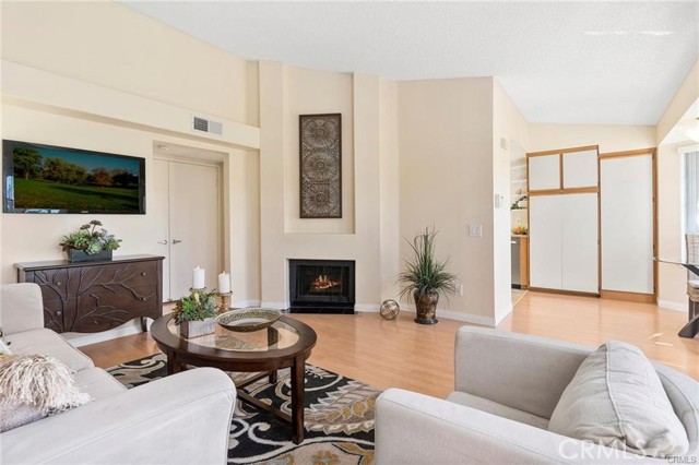 MLS #OC25241238 image #5
