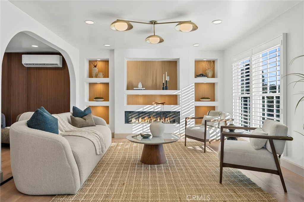 MLS #OC25241526 image #2