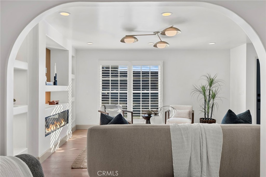 MLS #OC25241526 image #4