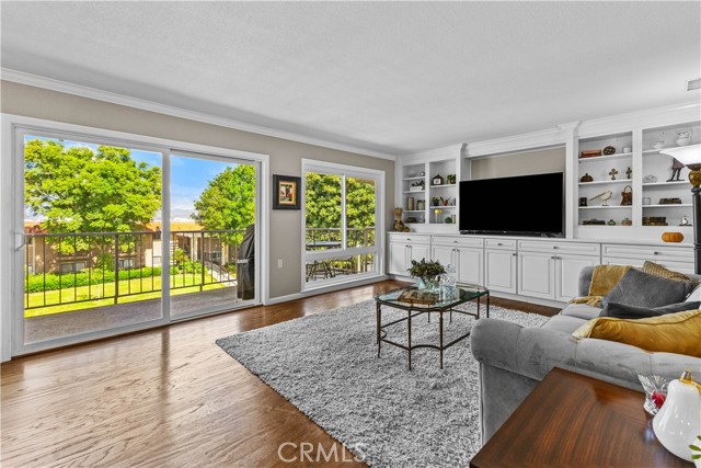 MLS #OC25241653 image #1