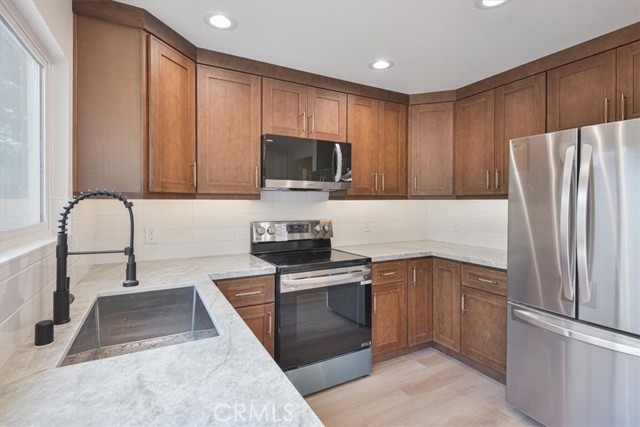 MLS #OC25241845 image #4