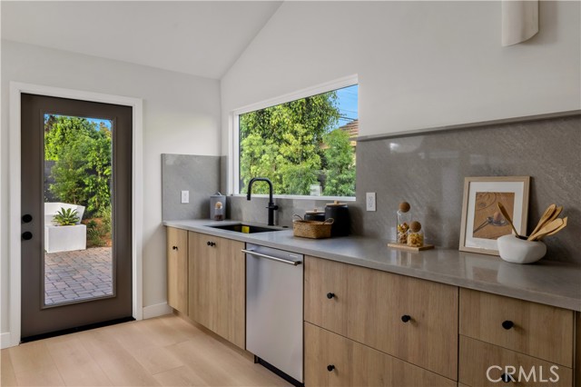 MLS #OC25241849 image #12