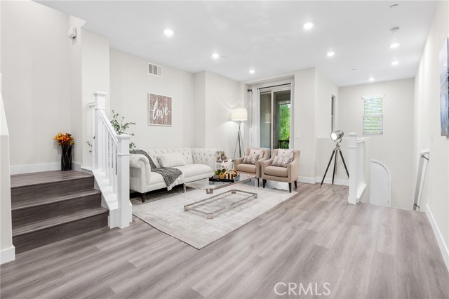 MLS #OC25241859 image #4