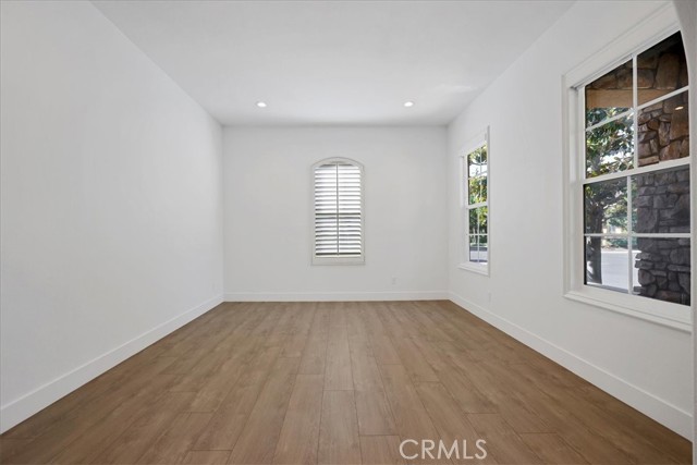 MLS #OC25241878 image #4