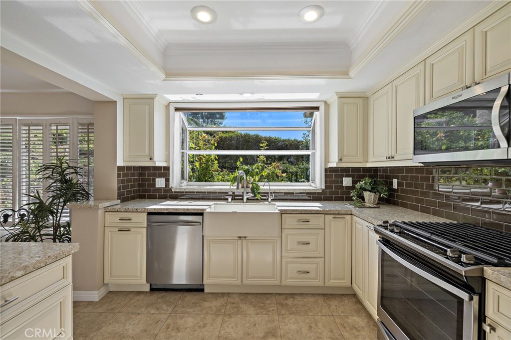 MLS #OC25241913 image #33