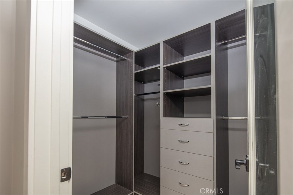 MLS #OC25241954 image #32